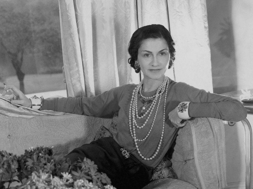 Coco Chanel — curajul de a fi diferită într-o lume conformistă