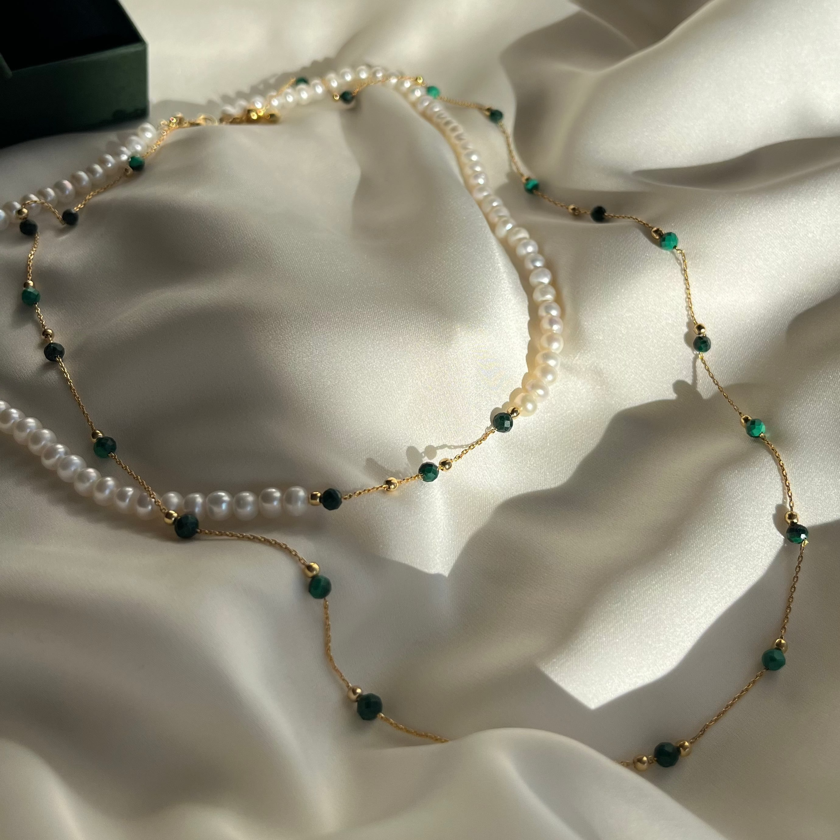 Colier Zoe - Perle de cultura si Malachit natural