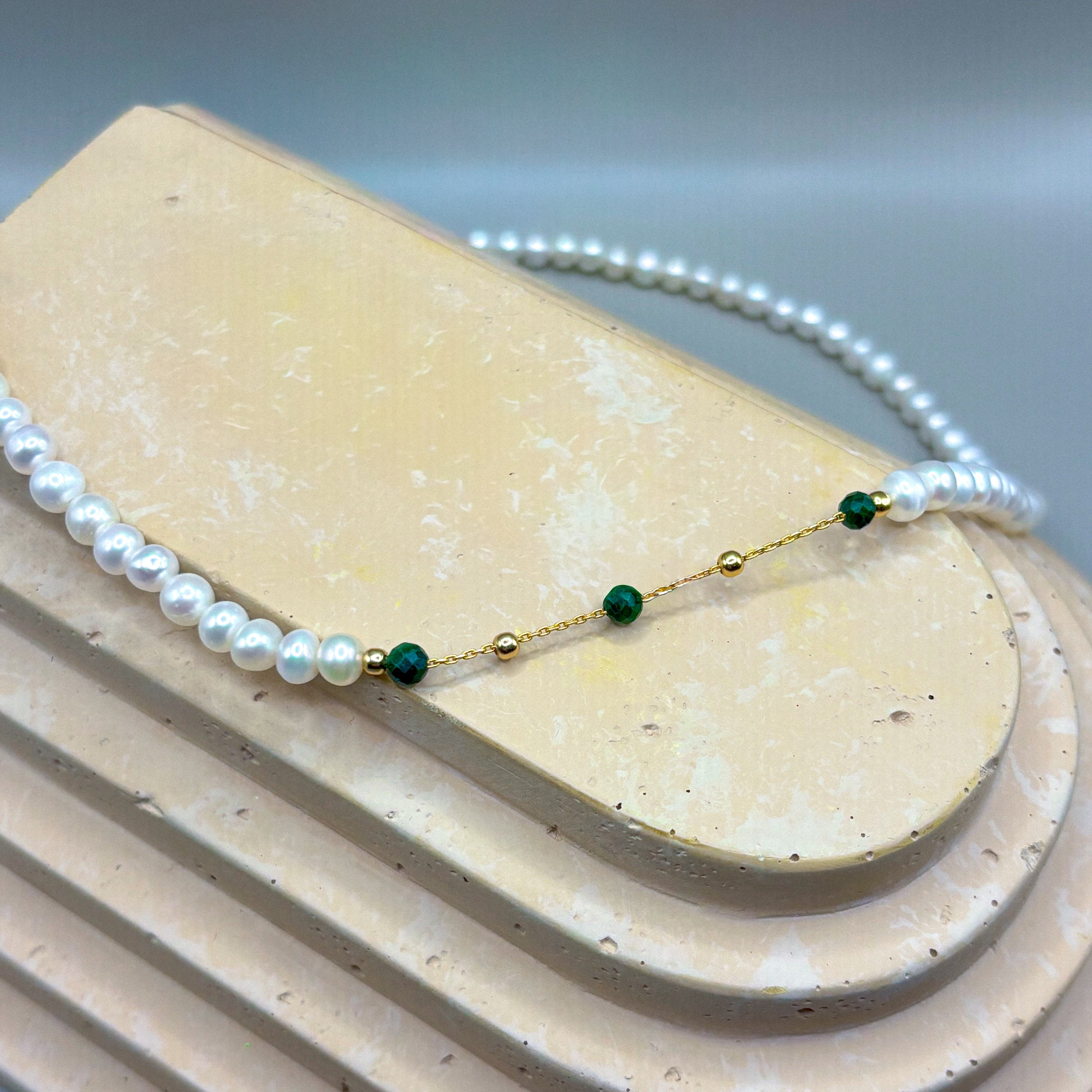 Colier Zoe - Perle de cultura si Malachit natural